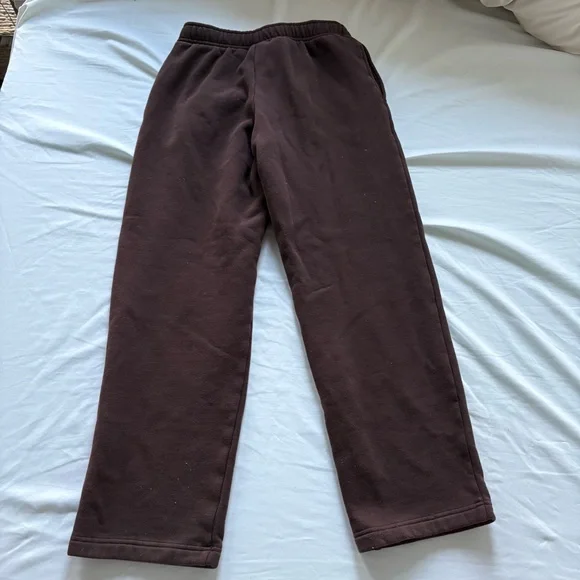 Aritzia Cozy Sweatfleece Mega Straight Sweatpant - Picture 2 of 6